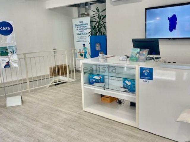 Locale Commerciale in vendita a Bonaria, Cagliari