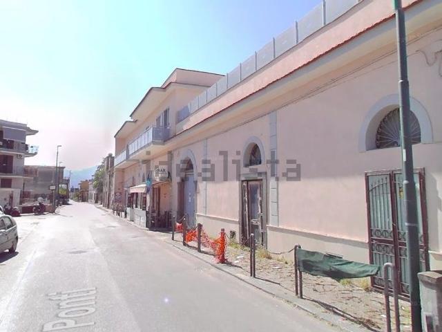 Locale Commerciale in vendita a Pompei, Campania