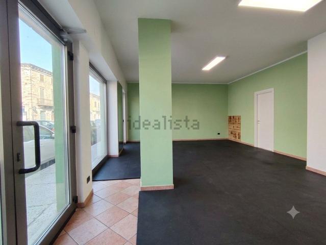 Locale Commerciale in vendita a Sud-Est, Brenzone