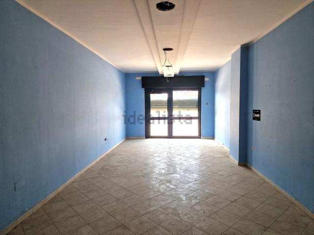 Locale Commerciale in vendita a Sant'Andrea dei Lagni, Santa Maria Capua