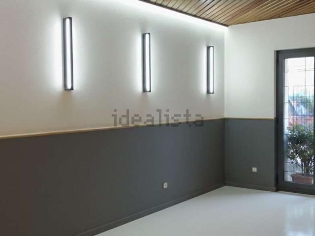 Locale Commerciale in vendita a Est, Brenzone