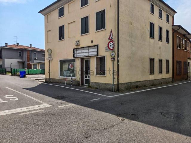 Locale Commerciale in vendita a Vicenza, Veneto