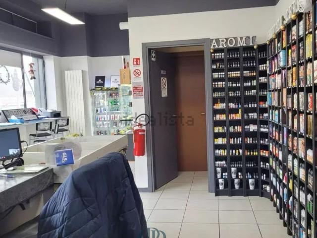 Locale Commerciale in vendita a Rovascio, Tavernerio