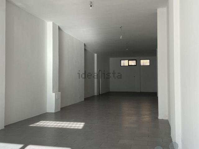 Locale Commerciale in vendita a Puglia, Lecce