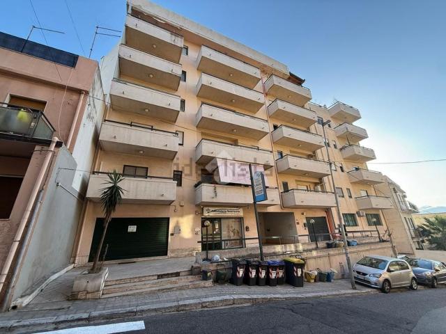 Locale Commerciale in vendita a Calabria, Reggio Calabria
