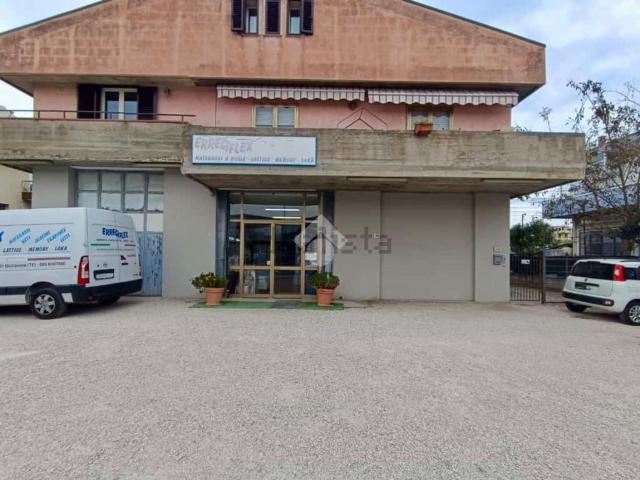 Locale Commerciale in vendita a Giulianova, Abruzzo