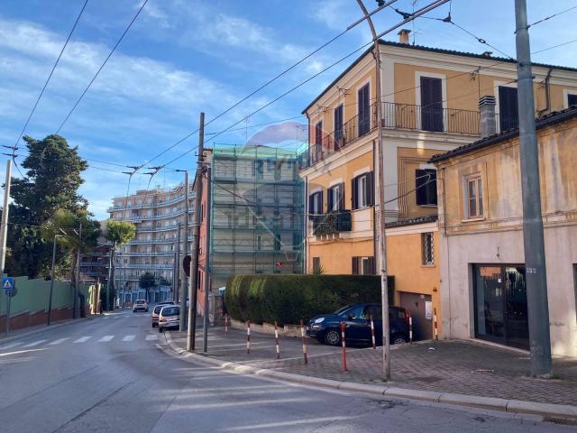 Locale Commerciale in vendita a Chieti, Abruzzo