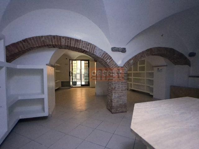 Locale Commerciale in vendita a Albenga, Liguria