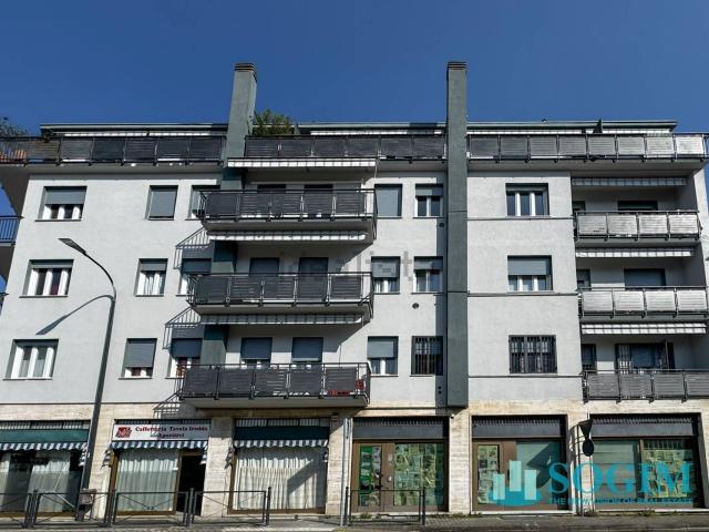 Locale Commerciale in vendita a Limbiate, Lombardia