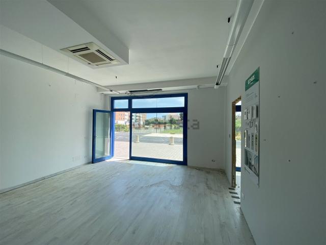 Locale Commerciale in vendita a Marche, Ancona