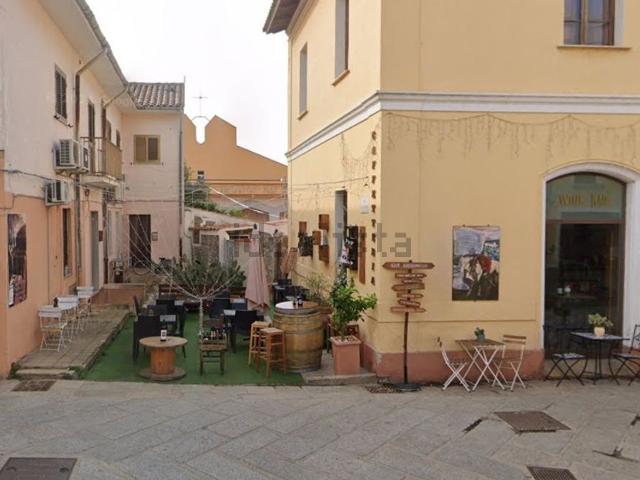 Locale Commerciale in vendita a Alzachèna/Arzachena, Arzachena