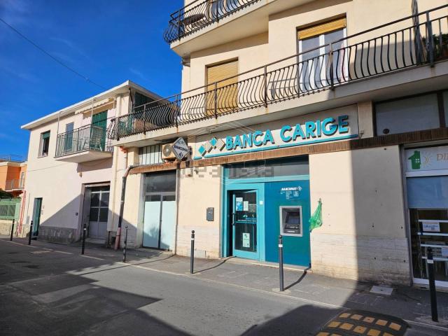 Locale Commerciale in vendita a Riva Ligure, Liguria