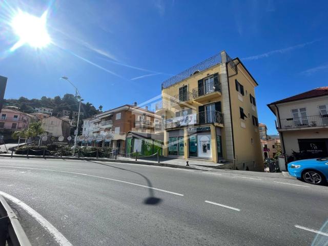 Locale Commerciale in vendita a San Lorenzo Al Mare, Liguria