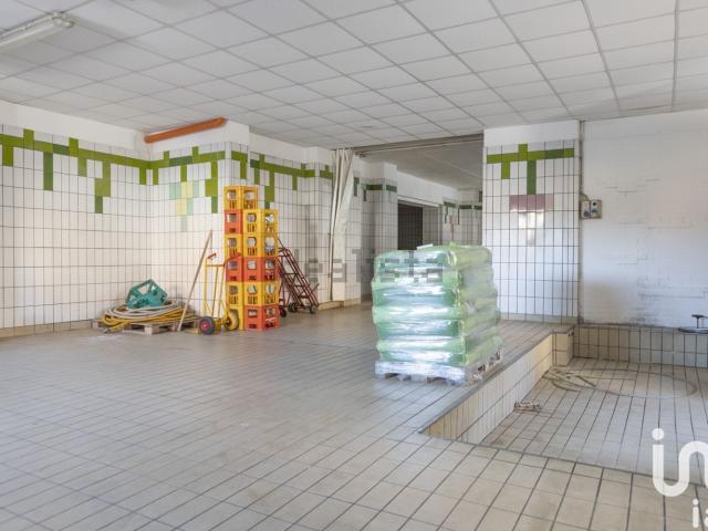 Locale Commerciale in vendita a Marche, Macerata