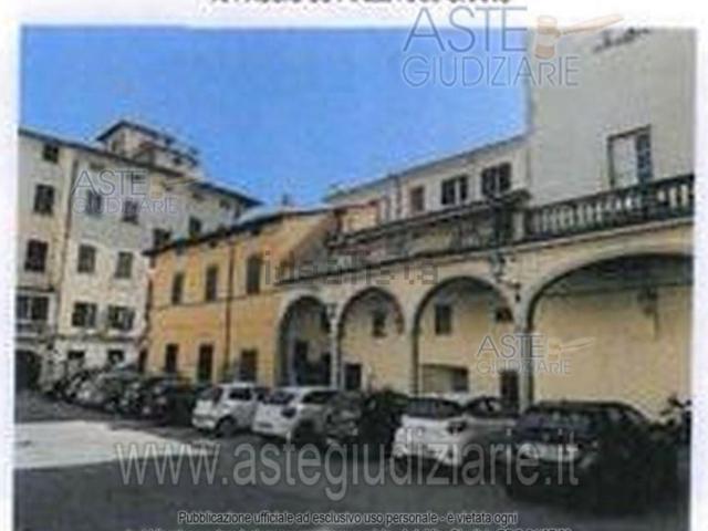 Locale Commerciale in vendita a Collecchio, Uzzano E Castello
