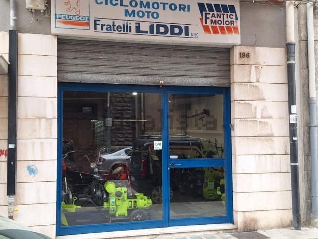 Locale Commerciale in vendita a Libertà, Bari