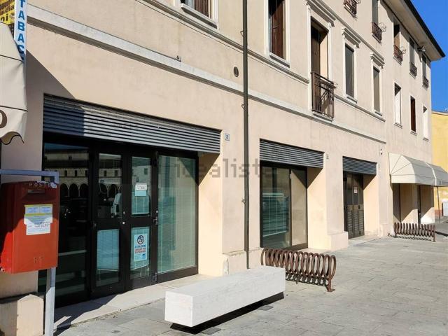 Locale Commerciale in vendita a San Benedetto Po, Lombardia
