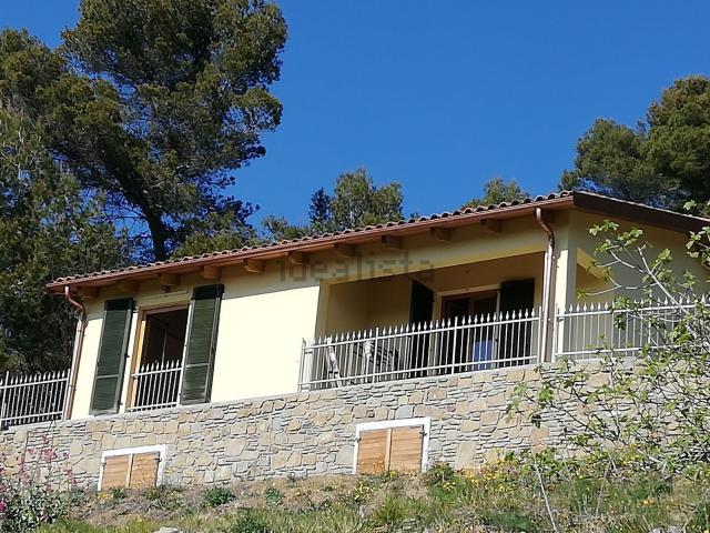 Locale Commerciale in vendita a San Biagio Della Cima, Liguria
