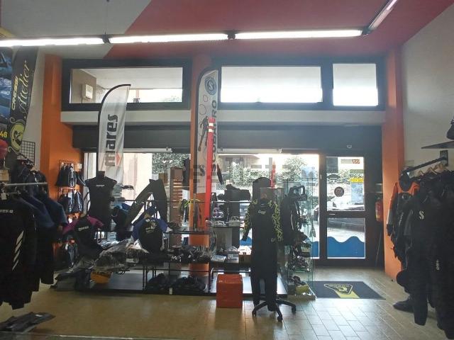 Locale Commerciale in vendita a Piemonte, Novara