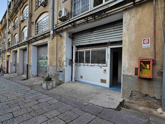 Locale Commerciale in vendita a Medio Ponente, Serra Riccò
