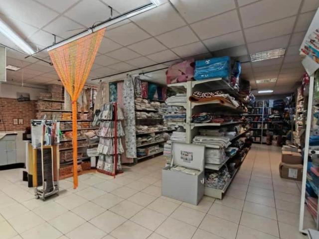 Locale Commerciale in vendita a Santa Lucia, Bastia Umbra