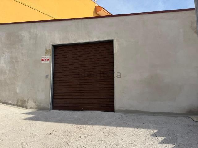 Locale Commerciale in vendita a Puglia, Taranto