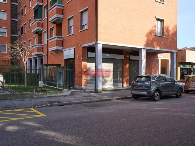 Locale Commerciale in vendita a Sant'Albino, Monza