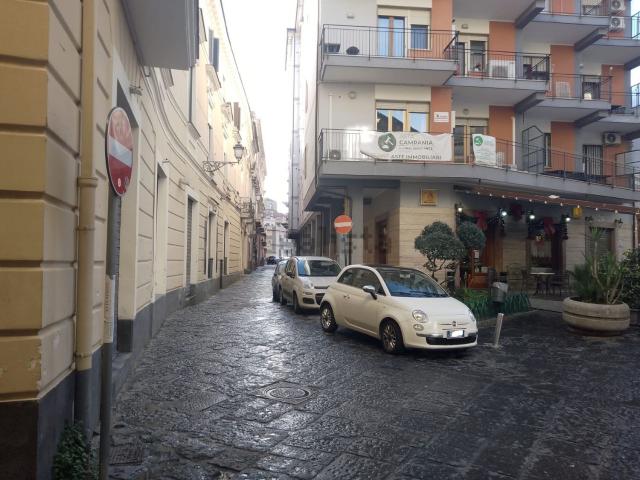 Locale Commerciale in vendita a Borgo San Lorenzo, Aversa