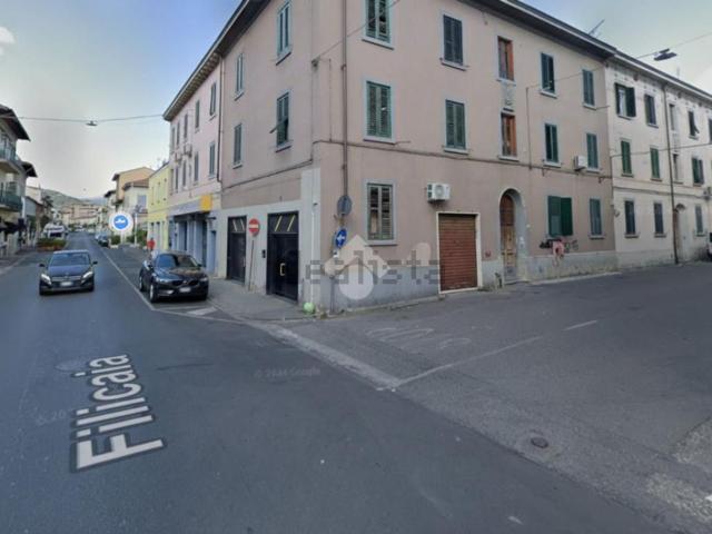 Locale Commerciale in vendita a Prato, Toscana