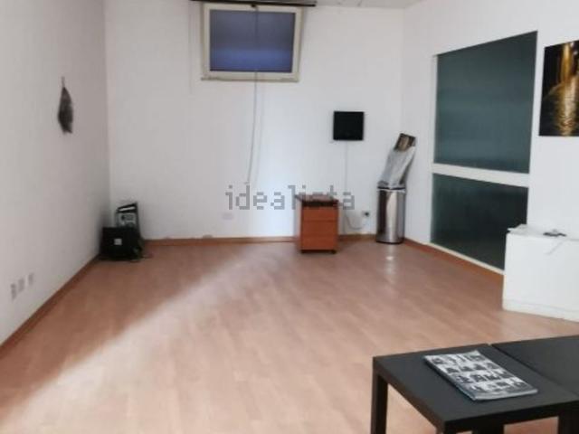 Locale Commerciale in vendita a Puglia, Lecce
