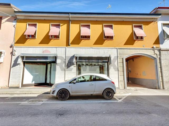 Locale Commerciale in vendita a Brugherio, Lombardia