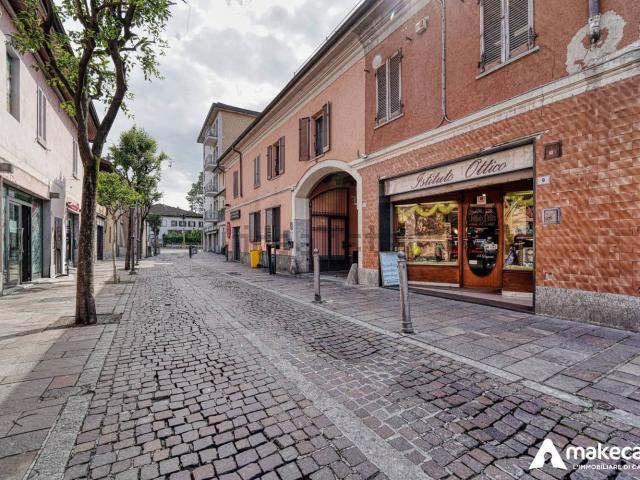 Locale Commerciale in vendita a Melegnano, Lombardia