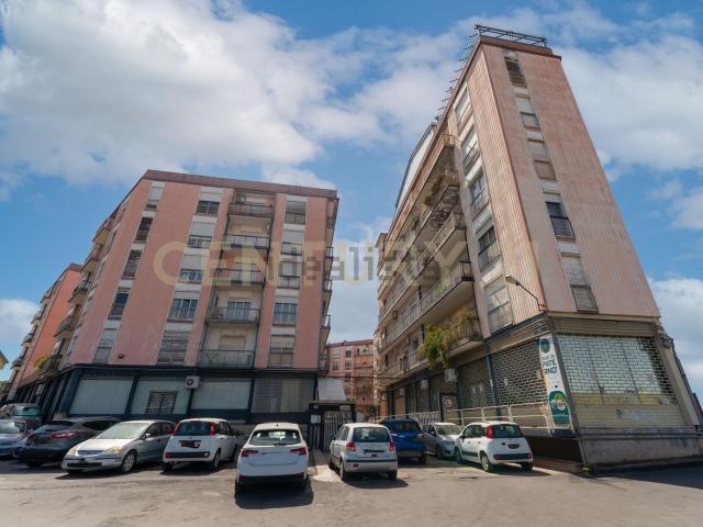 Locale Commerciale in vendita a Santa Marina, Paternò