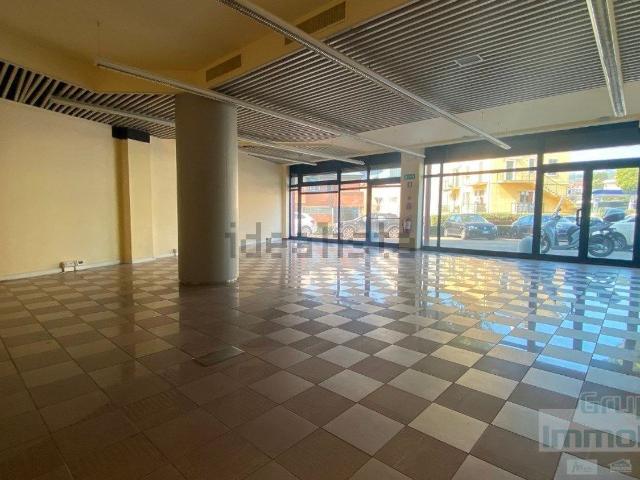 Locale Commerciale in vendita a Cattabrighe, Marche