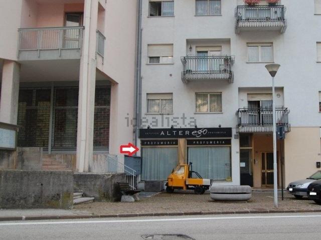 Locale Commerciale in vendita a Longarone, Veneto