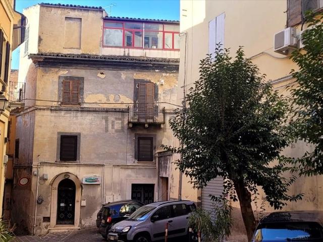 Locale Commerciale in vendita a Chieti, Abruzzo