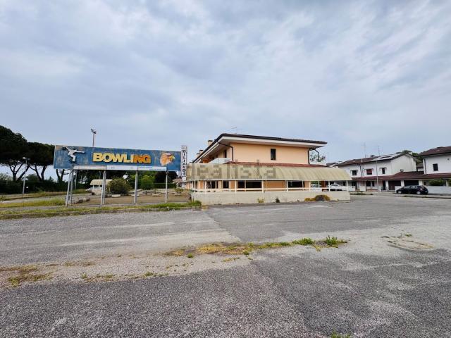Locale Commerciale in vendita a Sottoselva / Sotselve, Palmanova / Palme