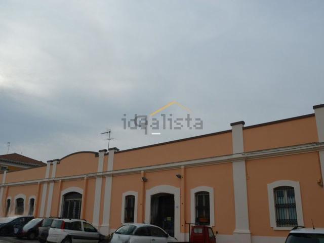 Locale Commerciale in vendita a Rione Porto, Marche
