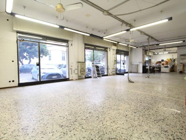 Locale Commerciale in vendita a Crocetta-San Lazzaro-Modena Est, Modena