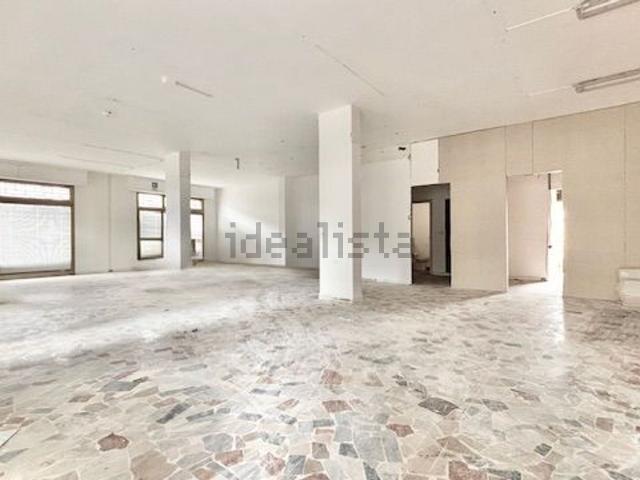 Locale Commerciale in vendita a Quinto Basso, Sesto Fiorentino