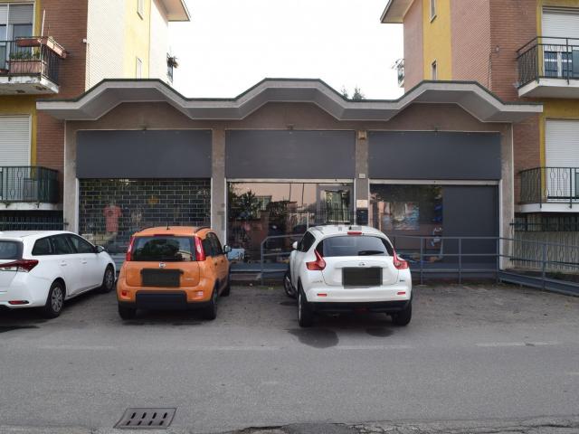 Locale Commerciale in vendita a Cuggiono, Lombardia