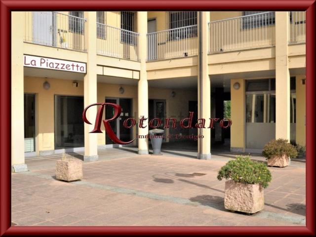Locale Commerciale in vendita a Buccinasco, Lombardia