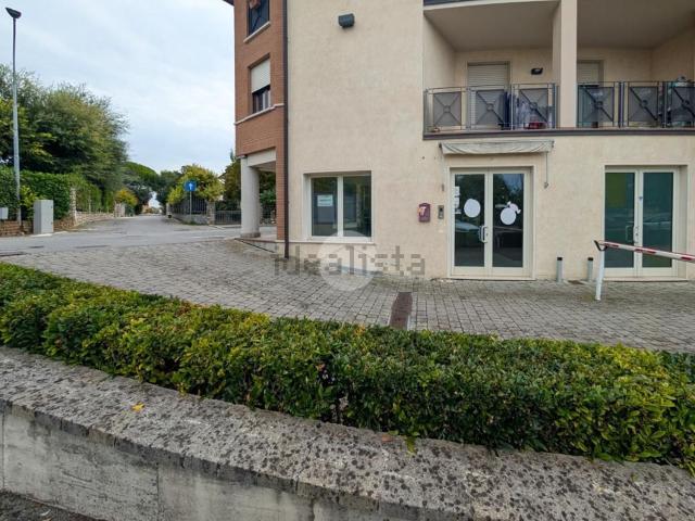 Locale Commerciale in vendita a Montichiari, Lombardia
