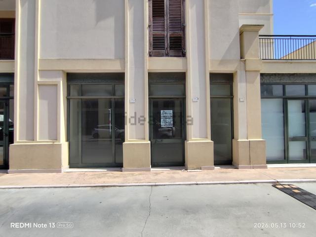 Locale Commerciale in vendita a Puglia, Lecce