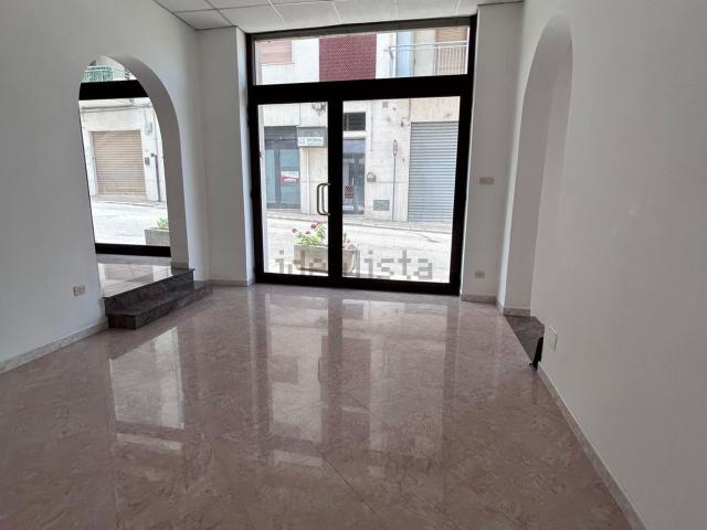Locale Commerciale in vendita a Ostuni, Brindisi