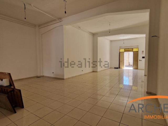 Locale Commerciale in vendita a Puglia, Lecce