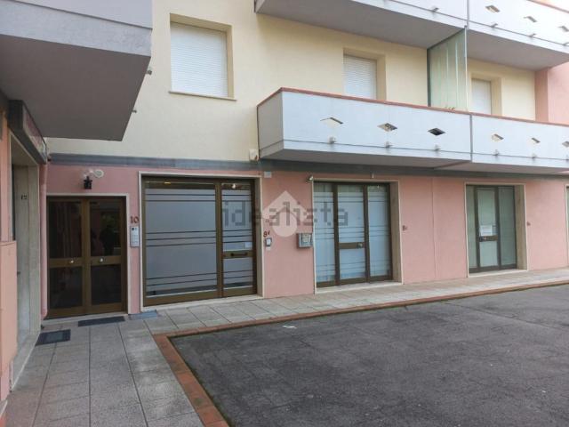 Locale Commerciale in vendita a Larciano, Vaiano