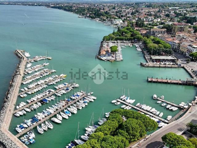 Locale Commerciale in vendita a Desenzano Del Garda, Lombardia