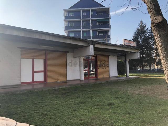 Locale Commerciale in vendita a Mirafiori Sud, Piemonte