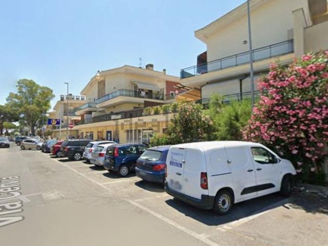 Locale Commerciale in vendita a Fregene, Roma Capitale
